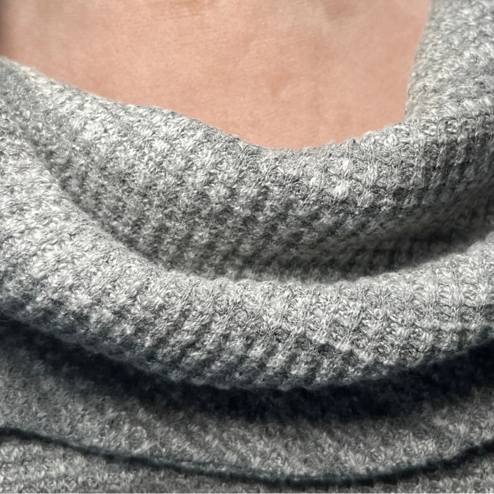 ANTHROPOLOGIE EUC Marled Grey Cowl Neck Sweater Top with Swing Hem Size Medium﻿ - Picture 6 of 12